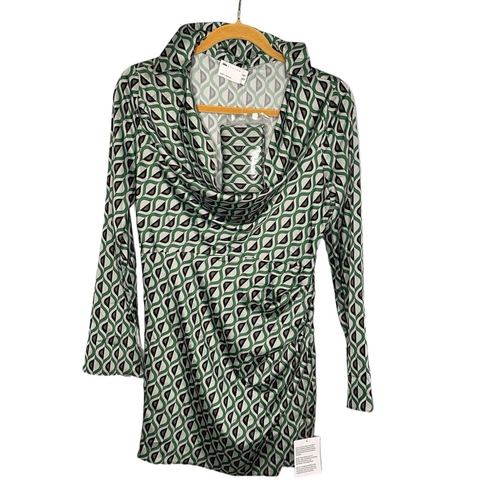 ASOS DESIGN collared cowl neck mini dress in geo print with matching headscarf - Picture 4 of 4